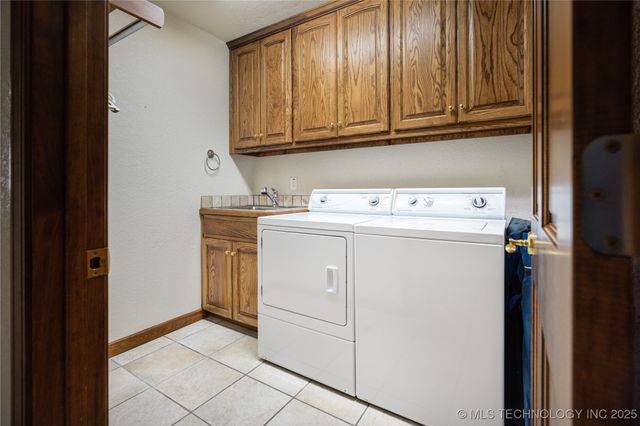 8775 Leonard Street, Kingston, OK 73439