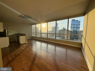 2040 MARKET ST #218, Philadelphia, PA 19103
