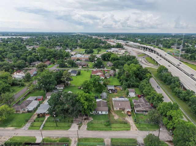 1213 Post Street, Houston, TX 77022