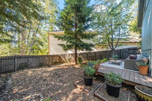 212 Elysian Pl, Grass Valley, CA 95945