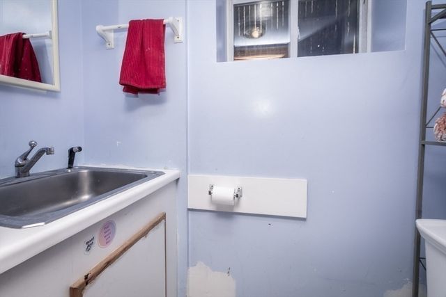 592 Mountain Ave, Revere, MA 02151