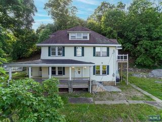 29 Vreeland Avenue, Bloomingdale, NJ 07403