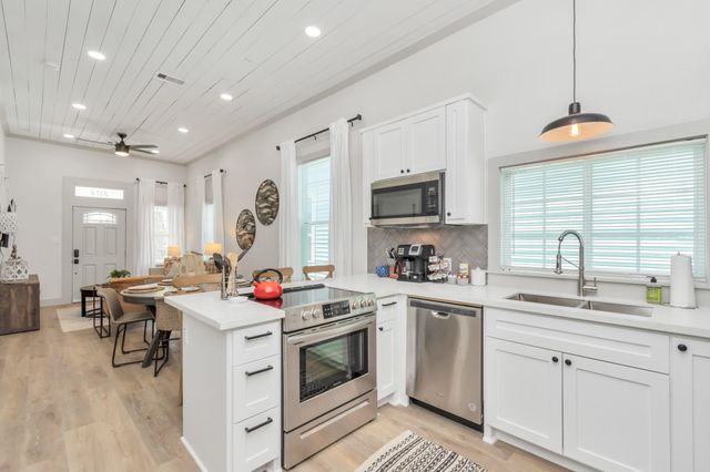 804 34th Street, Galveston, TX 77550