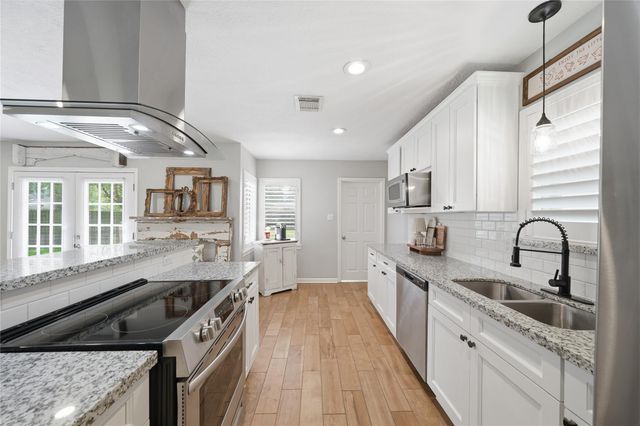 3037 Longwood Lane, Dickinson, TX 77539