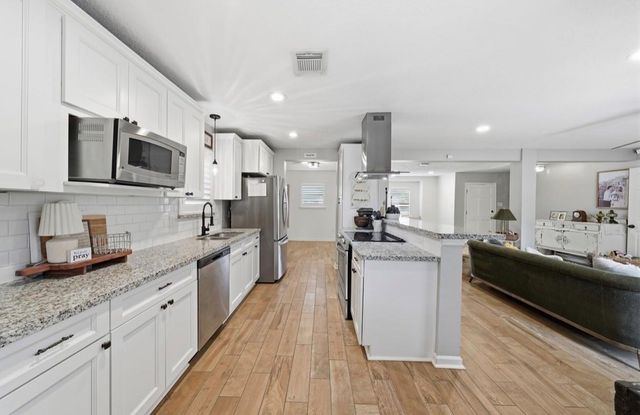 3037 Longwood Lane, Dickinson, TX 77539