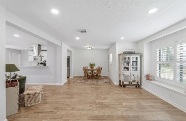 3037 Longwood Lane, Dickinson, TX 77539