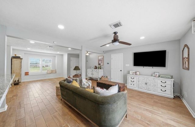 3037 Longwood Lane, Dickinson, TX 77539
