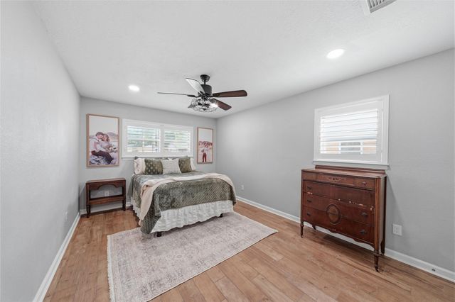 3037 Longwood Lane, Dickinson, TX 77539
