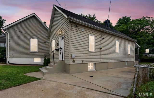 1424 Sulphur Avenue, St Louis, MO 63110