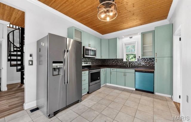 1424 Sulphur Avenue, St Louis, MO 63110