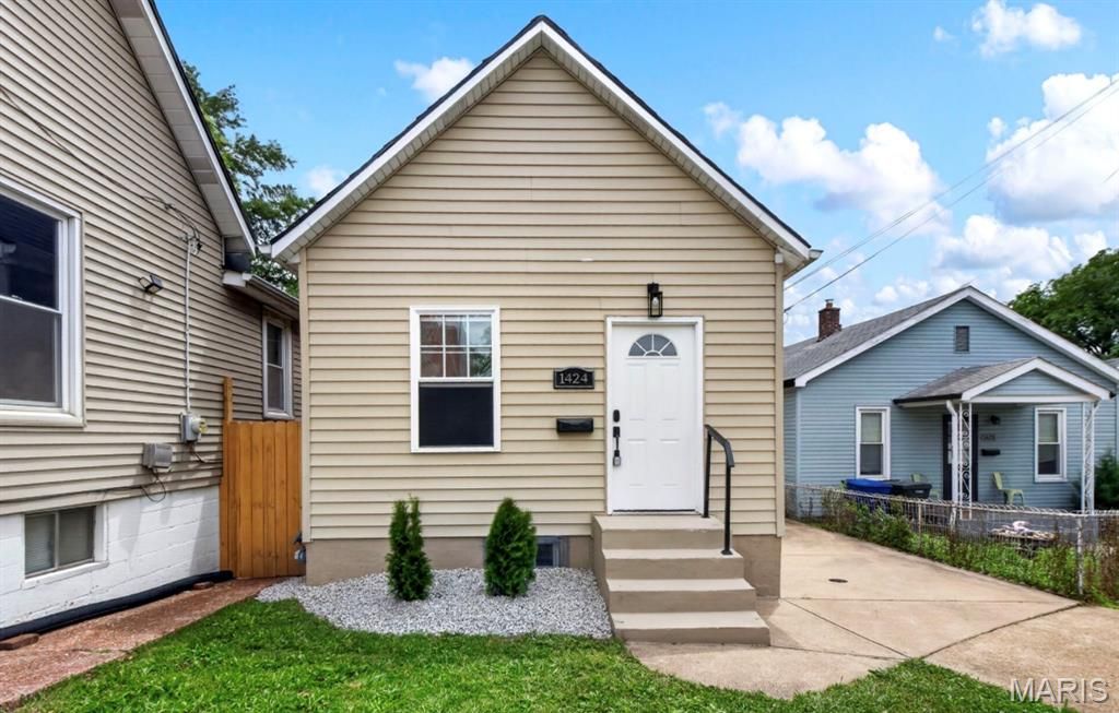 1424 Sulphur Avenue, St Louis, MO 63110