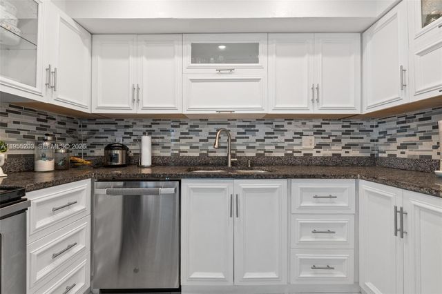 1366 Osprey Ct, Homestead, FL 33035