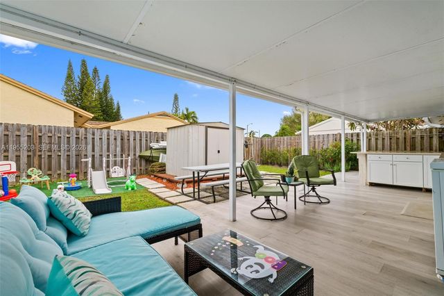 1366 Osprey Ct, Homestead, FL 33035