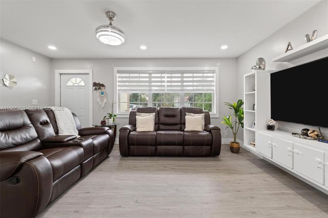 1366 Osprey Ct, Homestead, FL 33035