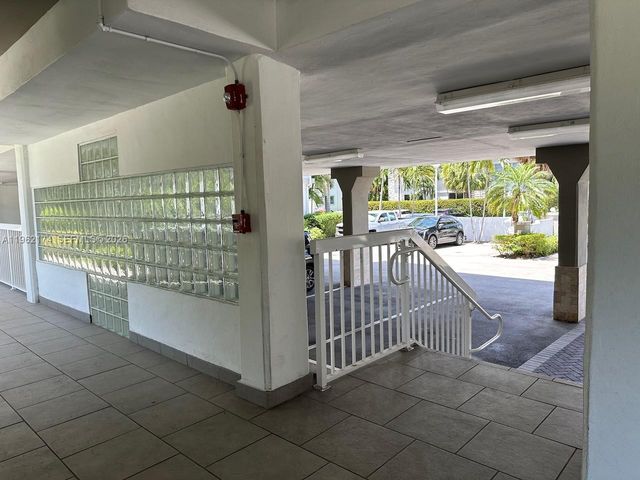 1080 99th St 322, Bay Harbor Islands, FL 33154