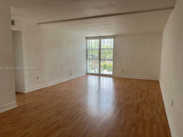 1080 99th St 322, Bay Harbor Islands, FL 33154