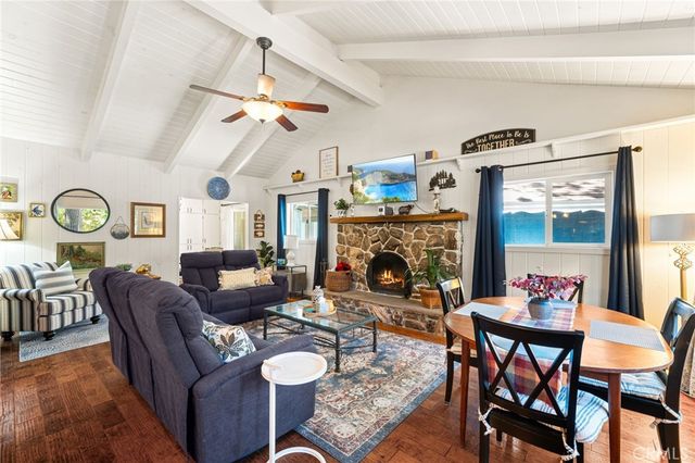1966 Oakleaf Court, Running Springs, CA 92382