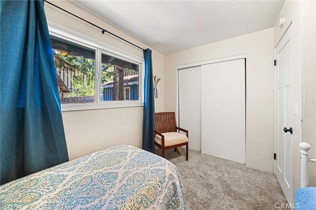 1966 Oakleaf Court, Running Springs, CA 92382