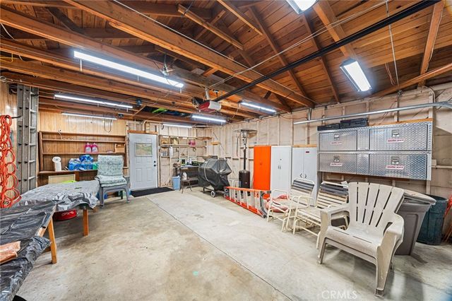 1966 Oakleaf Court, Running Springs, CA 92382