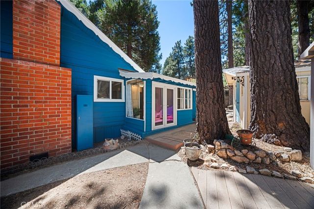 1966 Oakleaf Court, Running Springs, CA 92382
