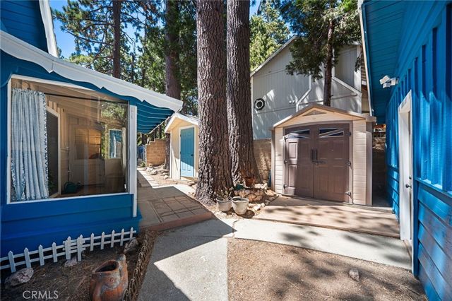 1966 Oakleaf Court, Running Springs, CA 92382
