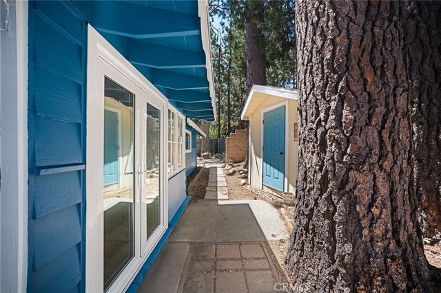 1966 Oakleaf Court, Running Springs, CA 92382