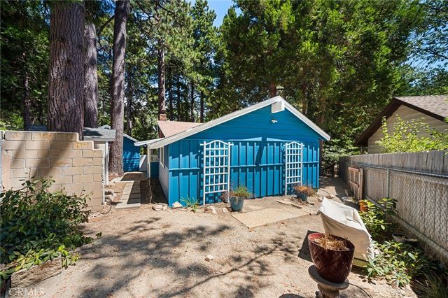 1966 Oakleaf Court, Running Springs, CA 92382