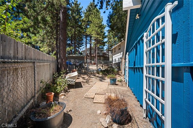 1966 Oakleaf Court, Running Springs, CA 92382