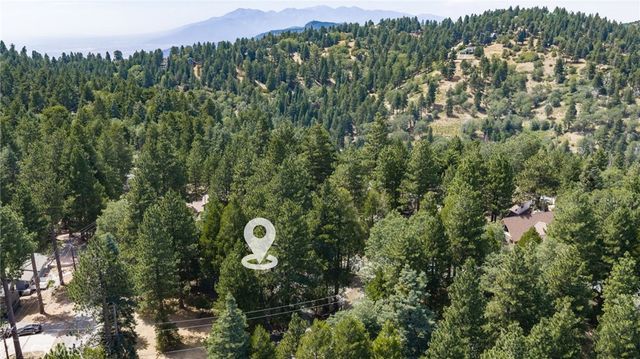 1966 Oakleaf Court, Running Springs, CA 92382