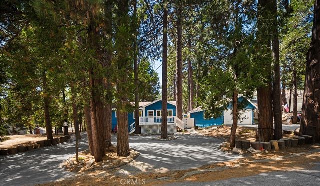 1966 Oakleaf Court, Running Springs, CA 92382