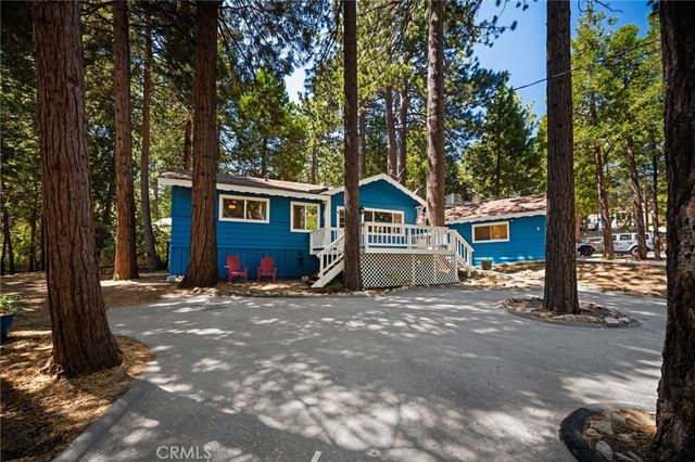 1966 Oakleaf Court, Running Springs, CA 92382