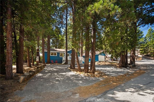 1966 Oakleaf Court, Running Springs, CA 92382