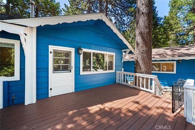 1966 Oakleaf Court, Running Springs, CA 92382