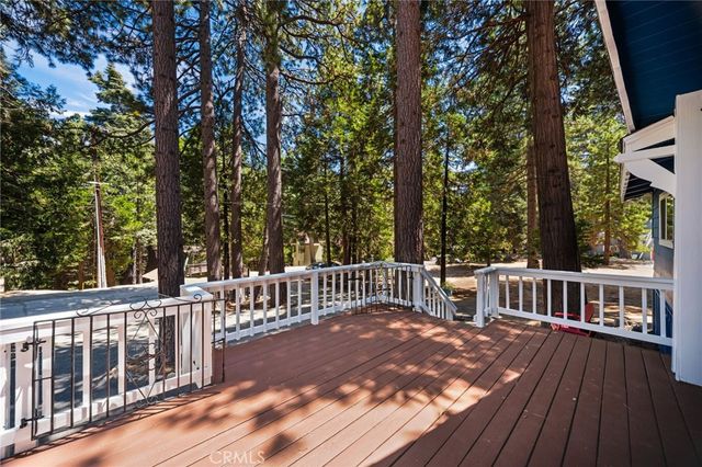 1966 Oakleaf Court, Running Springs, CA 92382