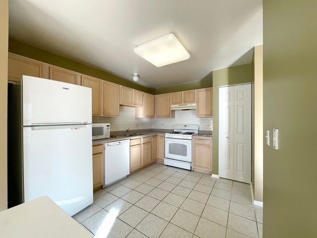 341 Holiday Lane, Hainesville, IL 60073
