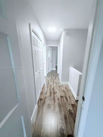 8517 NW 9th Pl, Plantation, FL 33324