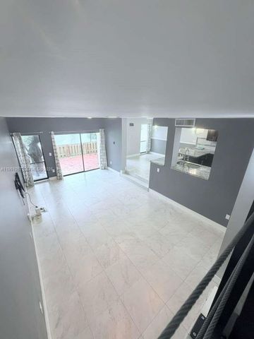 8517 NW 9th Pl, Plantation, FL 33324