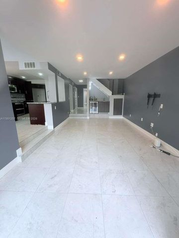 8517 NW 9th Pl, Plantation, FL 33324