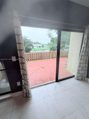 8517 NW 9th Pl, Plantation, FL 33324