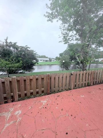 8517 NW 9th Pl, Plantation, FL 33324