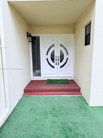 8517 NW 9th Pl, Plantation, FL 33324