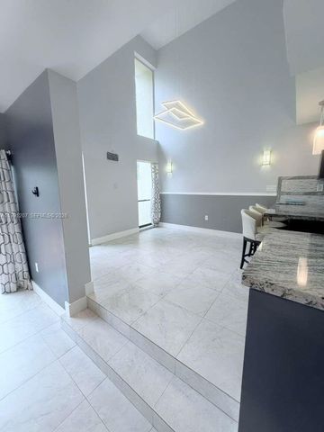 8517 NW 9th Pl, Plantation, FL 33324