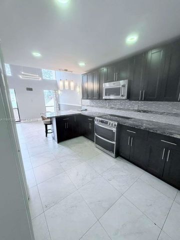 8517 NW 9th Pl, Plantation, FL 33324