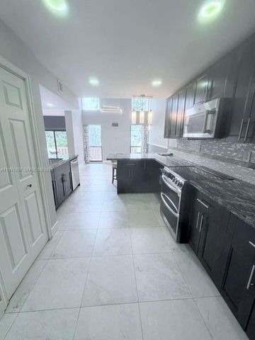 8517 NW 9th Pl, Plantation, FL 33324