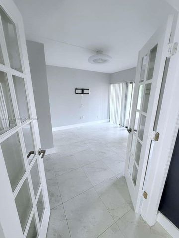 8517 NW 9th Pl, Plantation, FL 33324