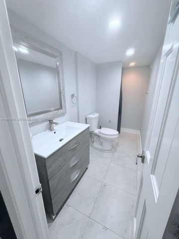 8517 NW 9th Pl, Plantation, FL 33324