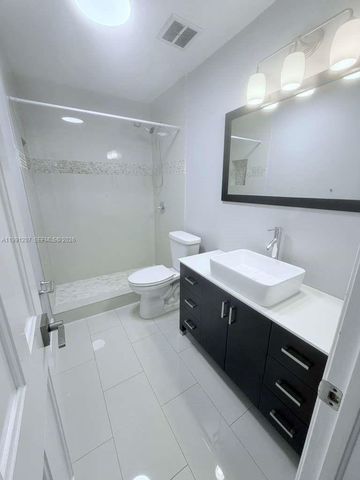 8517 NW 9th Pl, Plantation, FL 33324