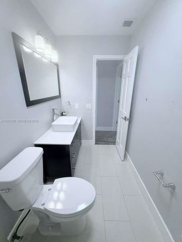 8517 NW 9th Pl, Plantation, FL 33324