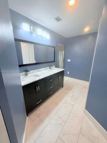 8517 NW 9th Pl, Plantation, FL 33324