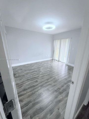 8517 NW 9th Pl, Plantation, FL 33324